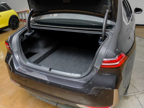 Used 2025 BMW 530i RWD image 57