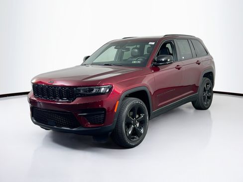 Used 2023 Jeep Grand Cherokee Altitude AWD/4WD image 1