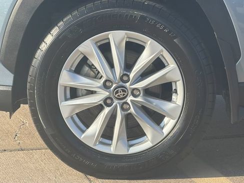 Used 2024 Toyota Corolla Cross LE FWD image 29
