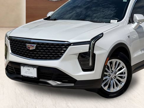 Used 2024 Cadillac XT4 Luxury w/ LPO, Floor Liner Package FWD image 2