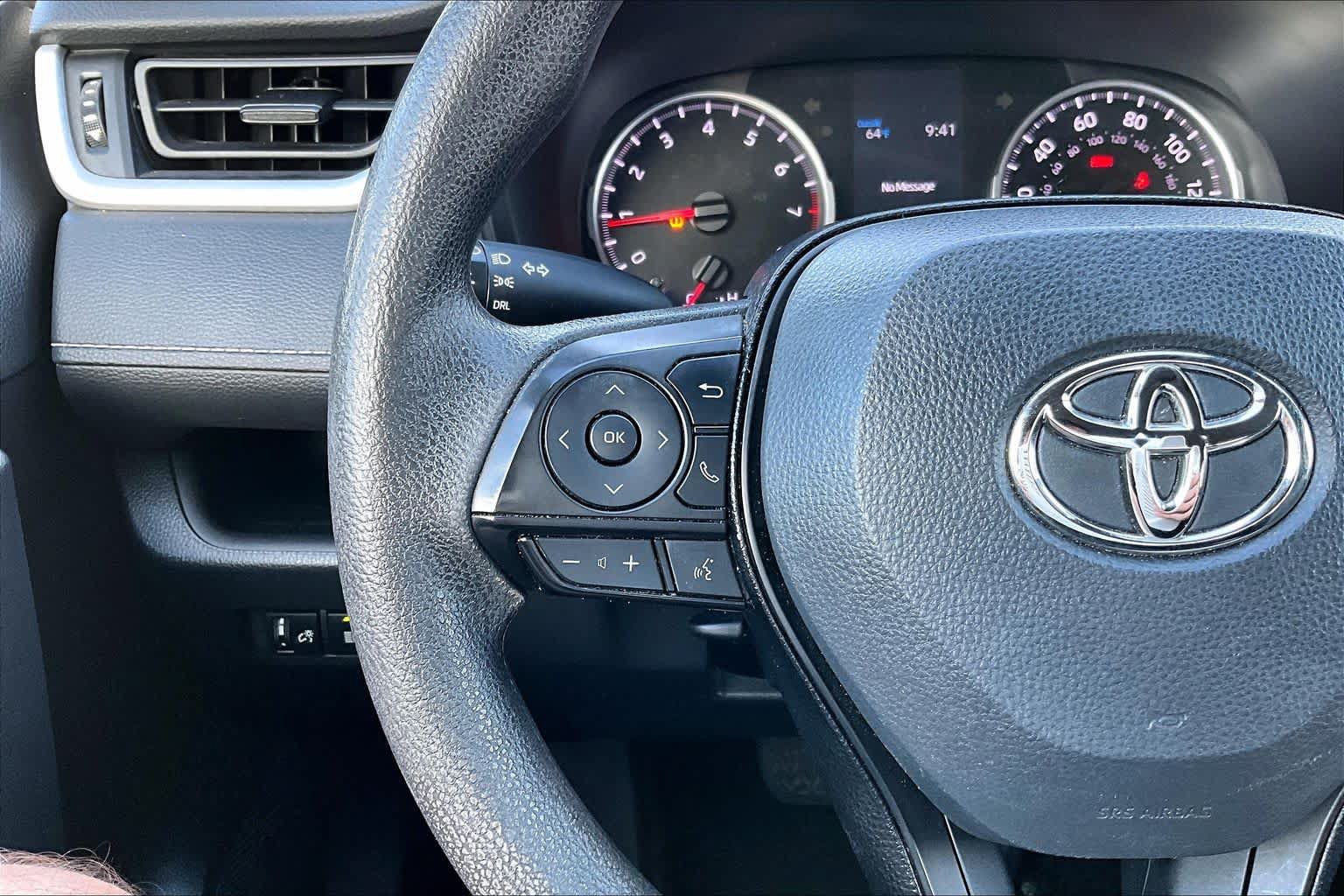 Used 2021 Toyota RAV4 LE AWD/4WD image 23