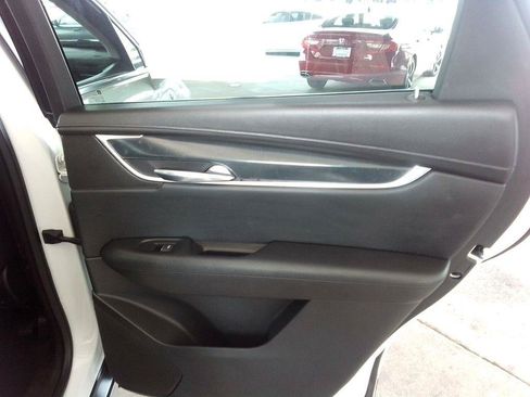 Used 2017 Cadillac XT5 Premium Luxury FWD image 21