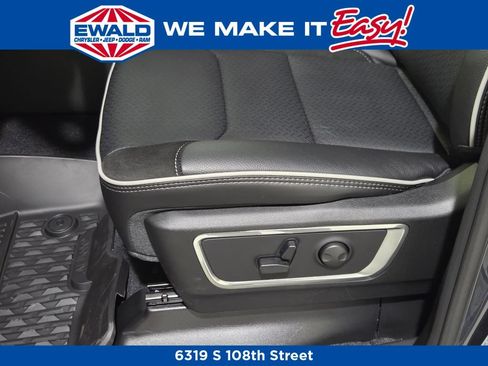 New 2026 RAM 1500 Laramie AWD/4WD image 16