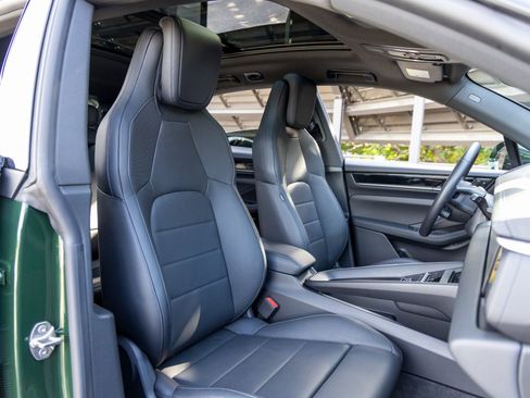 Certified 2025 Porsche Macan Electric image 56