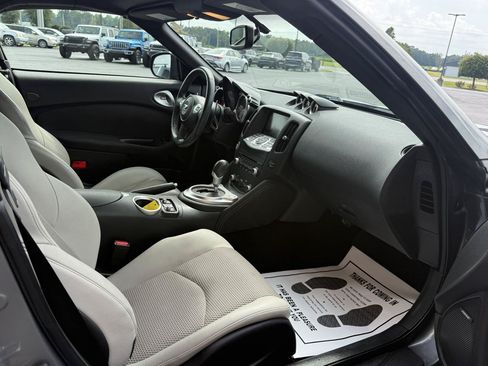 Used 2016 Nissan 370Z Touring Sport RWD image 11