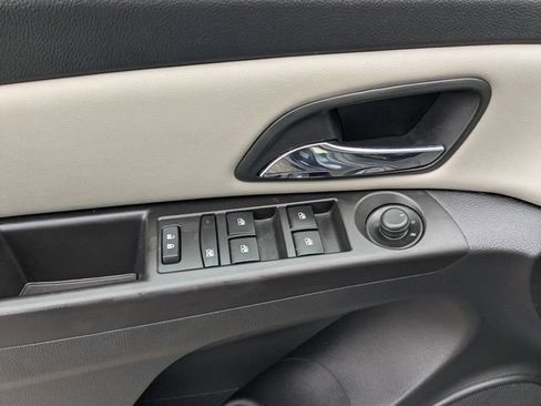 Used 2016 Chevrolet Cruze LT image 20