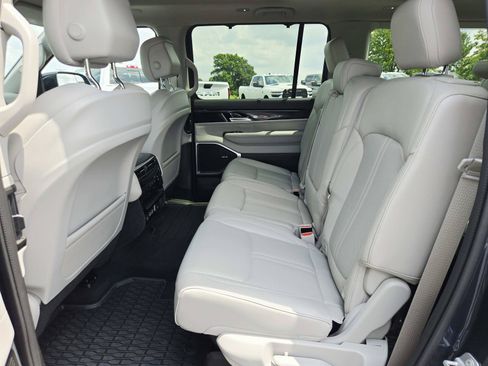 Used 2024 Jeep Wagoneer 4WD w/ Premium Group I image 14