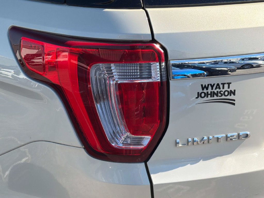 Used 2018 Ford Explorer Limited AWD/4WD image 9