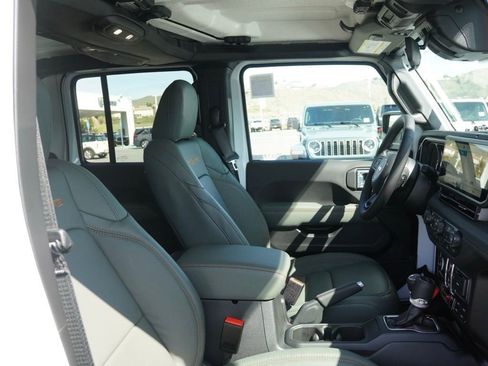 New 2026 Jeep Gladiator Mojave image 19