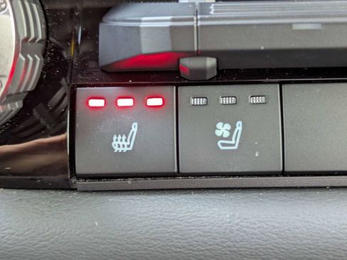 Used 2023 Toyota Tundra Platinum AWD/4WD image 30