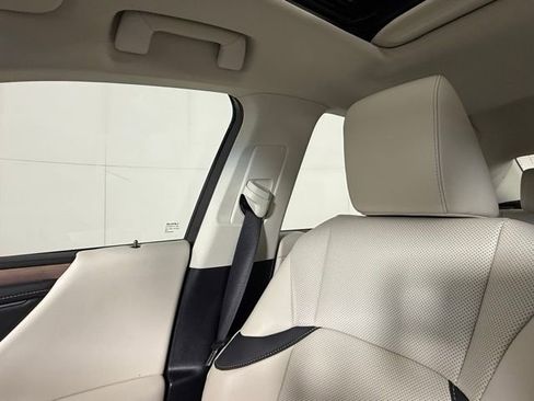 Used 2025 Lexus ES 300h w/ Premium Package image 22