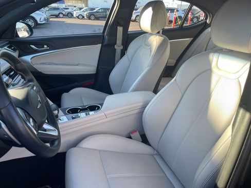 Used 2025 Genesis G70 2.5T image 36