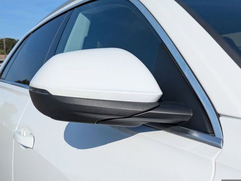 Used 2019 Audi Q8 Premium Plus w/ Premium Plus image 11