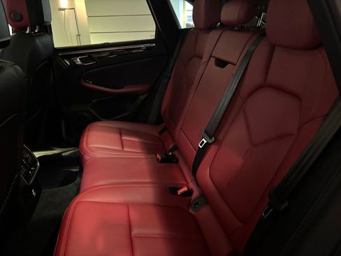 Certified 2025 Porsche Macan image 21