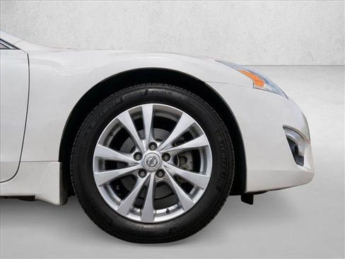 Used 2015 Nissan Altima 2.5 SV w/ Convenience Package FWD image 10