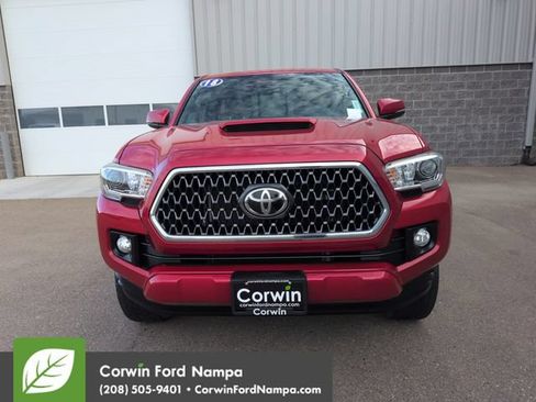 Used 2018 Toyota Tacoma TRD Sport w/ Technology Package AWD/4WD image 8
