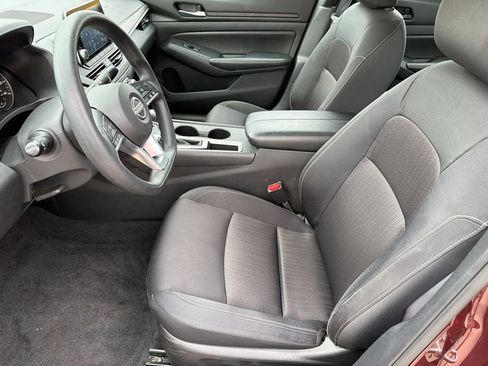 Used 2025 Nissan Altima 2.5 SV FWD image 9