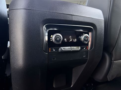 Used 2026 GMC Yukon XL AT4 AWD/4WD image 19