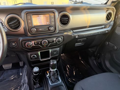 Used 2018 Jeep Wrangler Unlimited Sport image 27