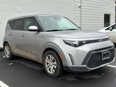 Certified 2023 Kia Soul LX image 2