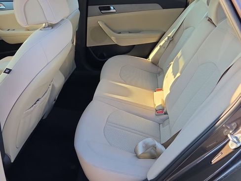 Used 2017 Hyundai Sonata SE FWD image 11