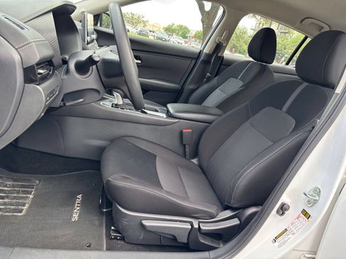 Used 2025 Nissan Sentra SV FWD image 22