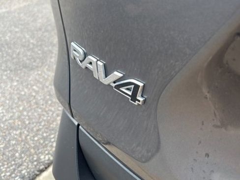 Used 2021 Toyota RAV4 LE image 12
