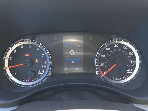 Used 2020 Toyota Highlander LE AWD/4WD image 2