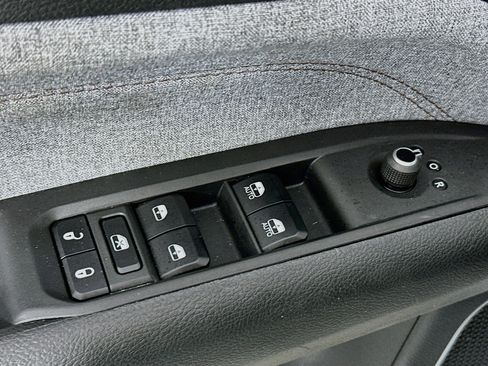 Used 2023 Jeep Compass Latitude AWD/4WD image 17