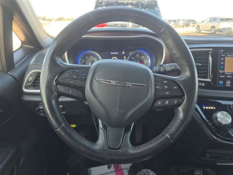 Used 2020 Chrysler Pacifica Touring-L FWD image 5