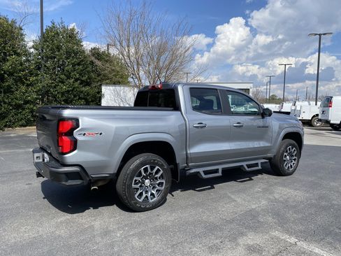 Used 2023 Chevrolet Colorado LT w/ LT Convenience Package III image 8