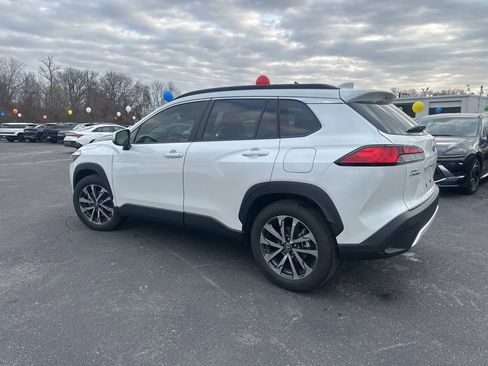 Used 2023 Toyota Corolla Cross XLE w/ Convenience Package image 8