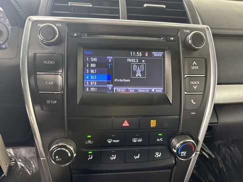 Used 2017 Toyota Camry SE FWD image 11