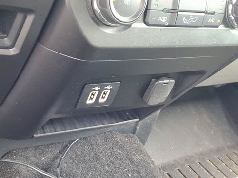 Used 2019 Ford F150 XLT w/ Equipment Group 302A Luxury AWD/4WD image 14