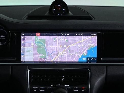 Certified 2021 Porsche Panamera image 15