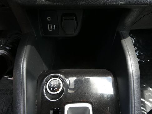 Used 2021 Nissan Versa SV FWD image 21