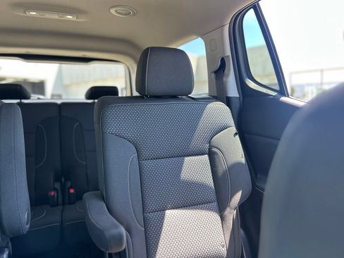 Used 2023 GMC Acadia SLE w/ Driver Convenience Package FWD image 11