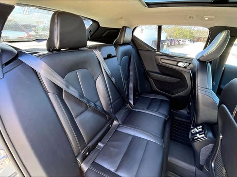 Certified 2024 Volvo XC40 B5 Plus w/ Protection Package Premier image 19