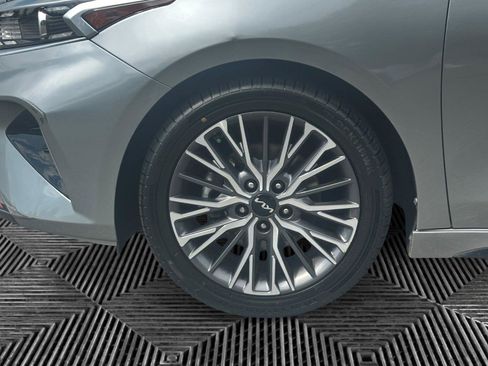 Used 2023 Kia Forte GT-Line w/ GT-Line Premium Package FWD image 9