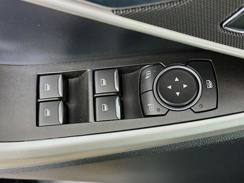 Used 2021 Ford Explorer XLT image 15