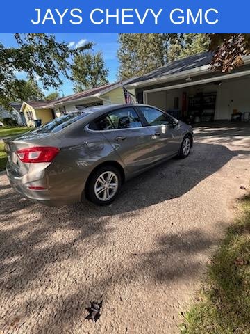 Used 2017 Chevrolet Cruze LT w/ Convenience Package FWD image 2