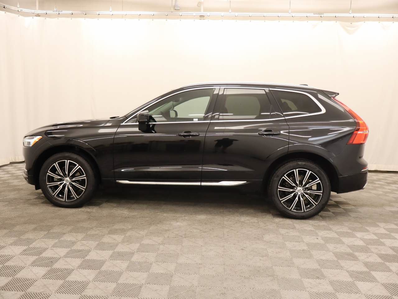 Used 2021 Volvo XC60 T5 Inscription w/ Protection Package Premier FWD image 2