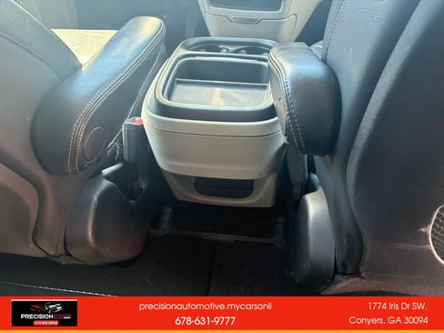 Used 2020 Chrysler Pacifica Touring-L FWD image 18