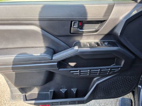 Used 2025 Toyota Tacoma SR AWD/4WD image 5