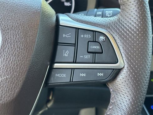 Certified 2023 Toyota Sienna Platinum image 34