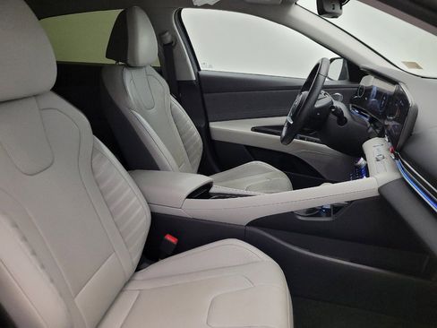 Used 2021 Hyundai Elantra Limited w/ Preferred Accessory Package FWD image 21