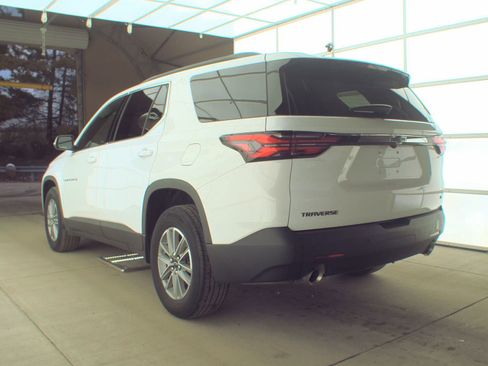 Used 2022 Chevrolet Traverse LT image 9