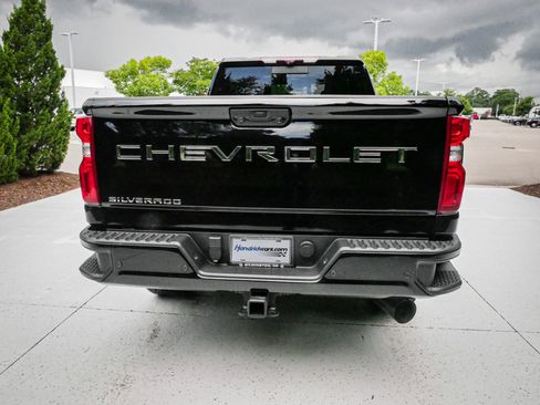 Used 2024 Chevrolet Silverado 2500 High Country w/ Technology Package AWD/4WD image 9