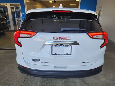Certified 2024 GMC Terrain SLE AWD/4WD image 3