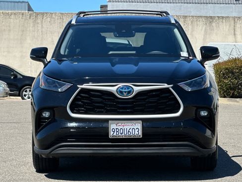 Used 2022 Toyota Highlander XLE AWD/4WD image 10